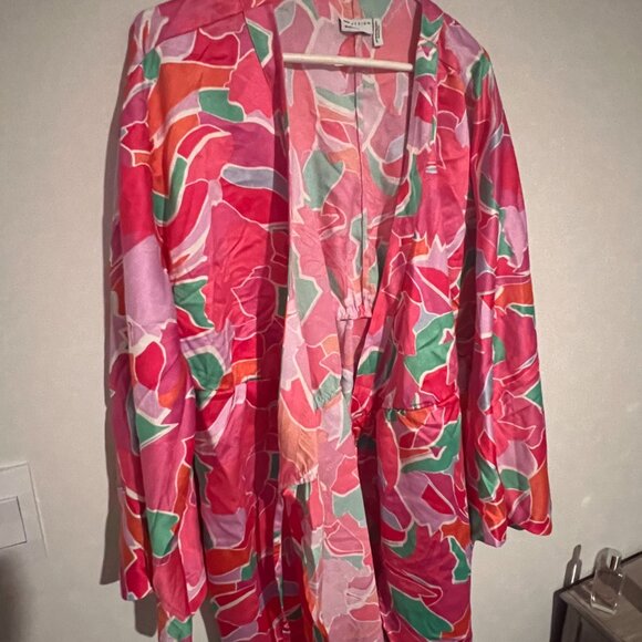 ASOS DESIGN Maternity satin wrap beach kimono with bold abstract print in pink - Picture 7 of 14